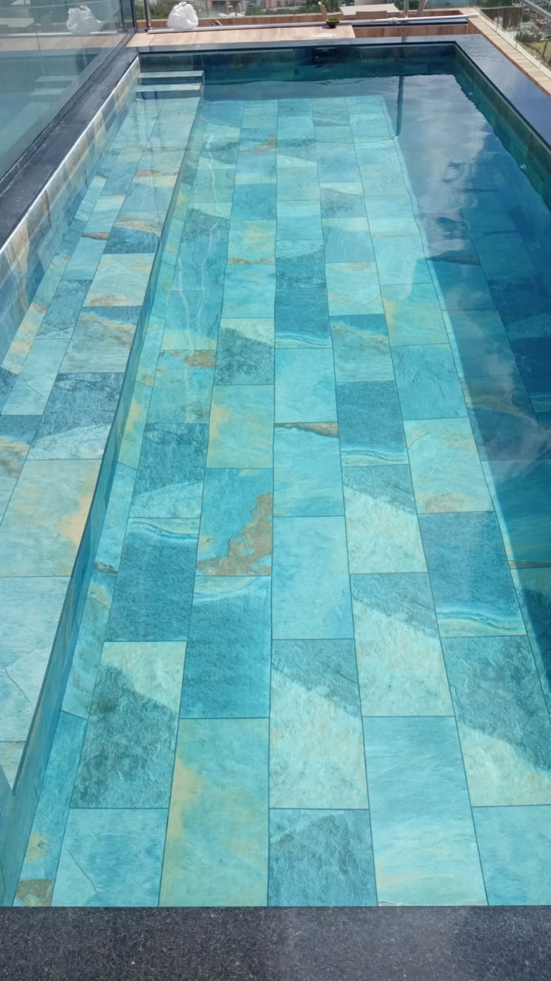 Piscina en terraza con vista